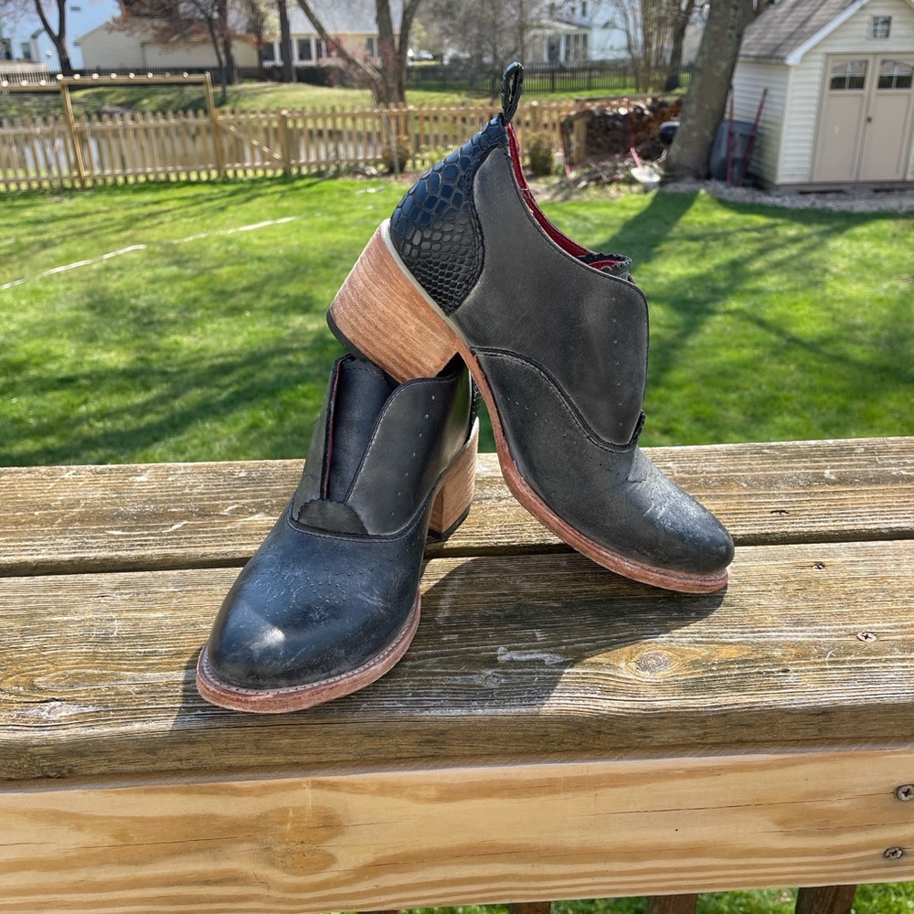 Freebird by Steven Sz 8 Sadie Black Leather Booties Wood Block Heel Snake Accent - Picture 10 of 14